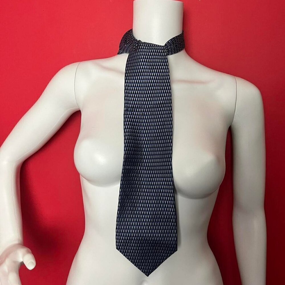 Van Heusen / Blue and silver patterned dress tie 🩶💙​​​​​​